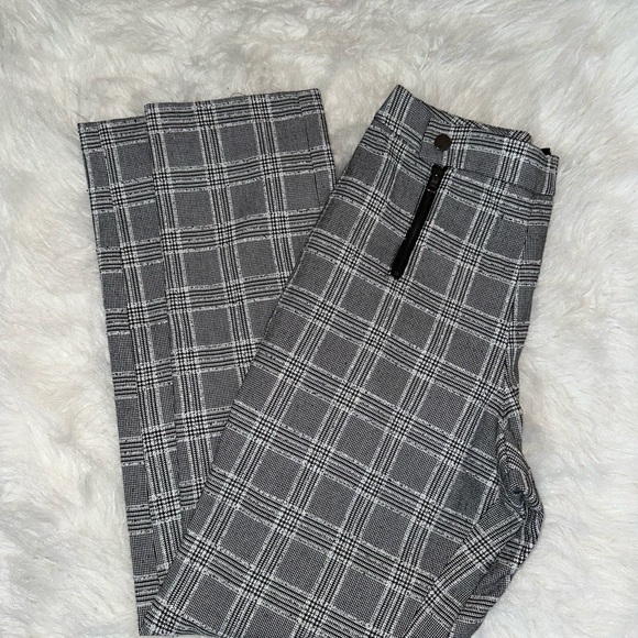 BCBGMAXAZRIA Black and White Plaid Trouser - XS - Picture 5 of 8